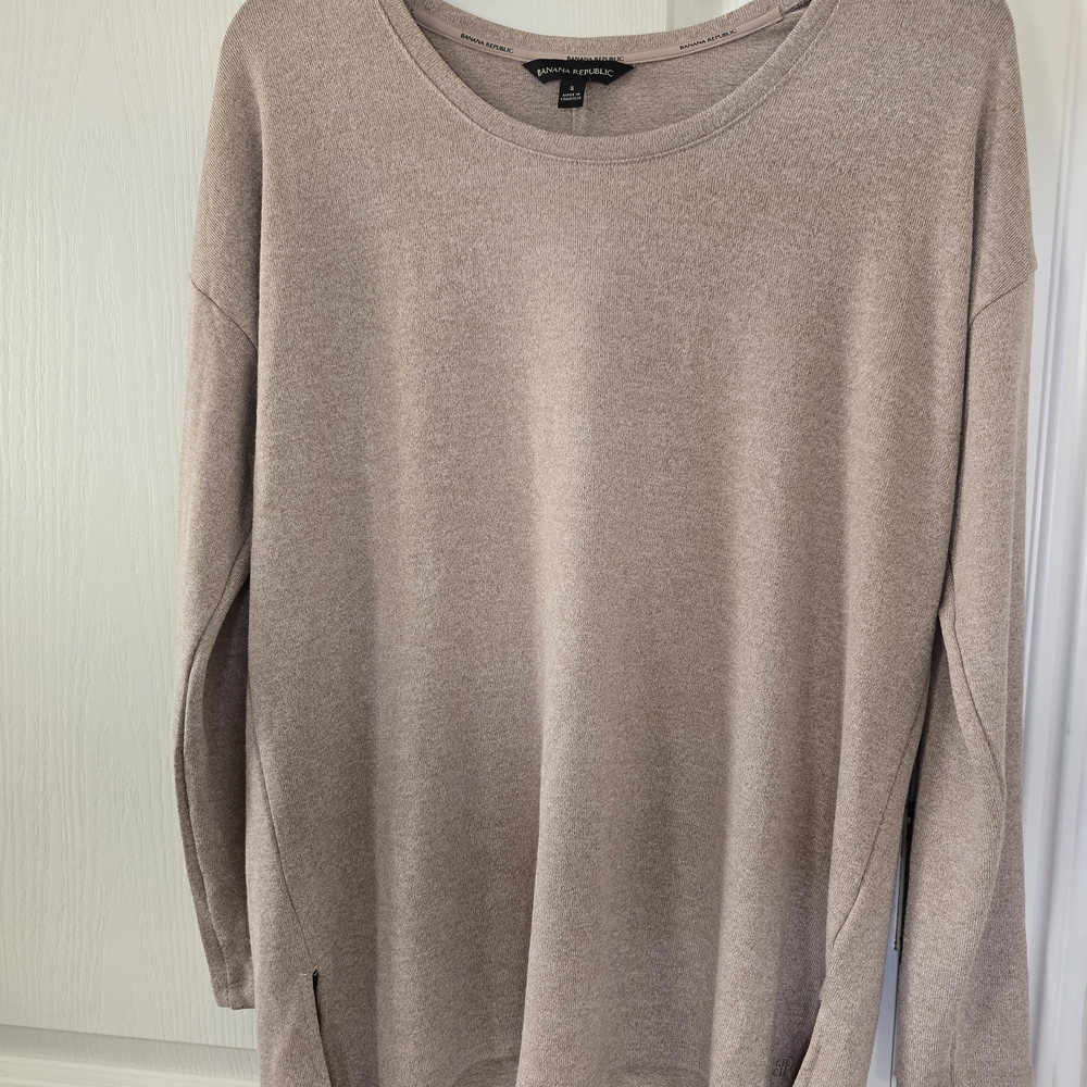 Banana Republic Women's‎ Beige Crew Neck Sweater